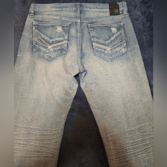 Men's Marc Ecko Blue Crystal Wash Distressed Denim Jeans Size 34 - Picture 2 of 6